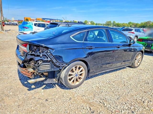 68970716 :رقم المزاد ، 3FA6P0HD1HR117195 vin ، 2017 Ford Fusion مزاد بيع