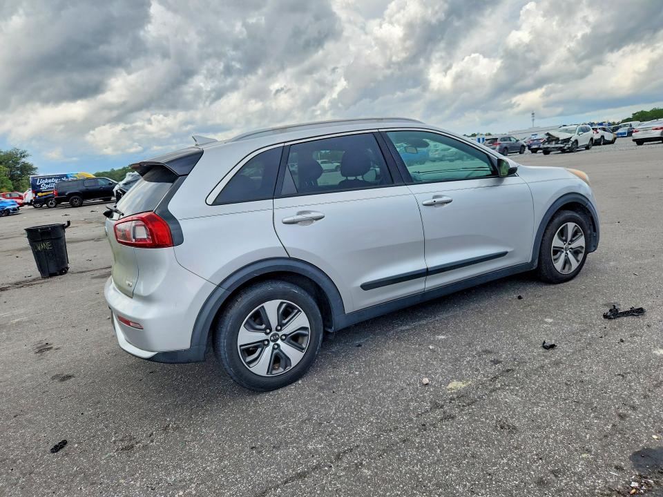 68177386 :رقم المزاد ، KNDCB3LC7H5074674 vin ، 2017 Kia Niro مزاد بيع