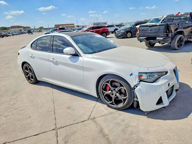 2017 Alfa Romeo Giulia მანქანა იყიდება აუქციონზე, vin: ZARFAECN0H7543661, აუქციონის ნომერი: 69253586