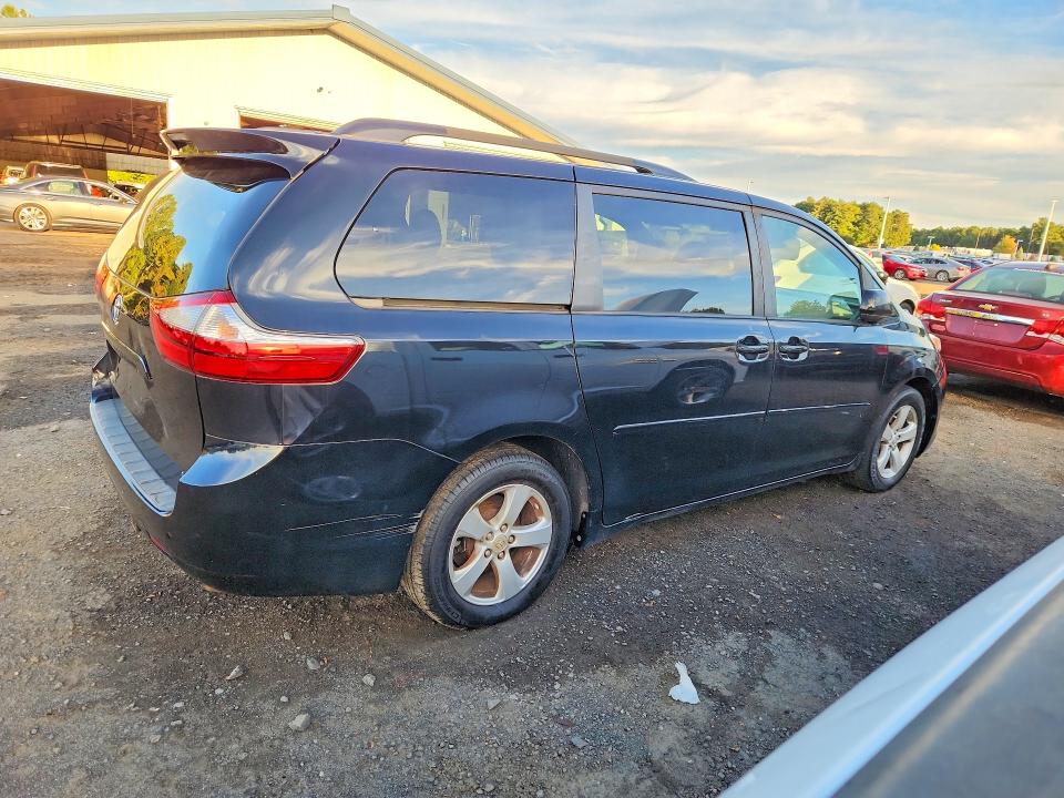 2017 Toyota Sienna მანქანა იყიდება აუქციონზე, vin: 5TDKZ3DCXHS816680, აუქციონის ნომერი: 70889946