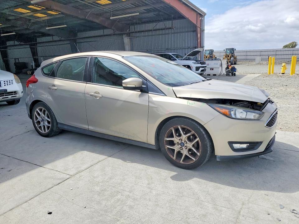 68628746 :رقم المزاد ، 1FADP3K25FL318657 vin ، 2015 Ford Focus مزاد بيع