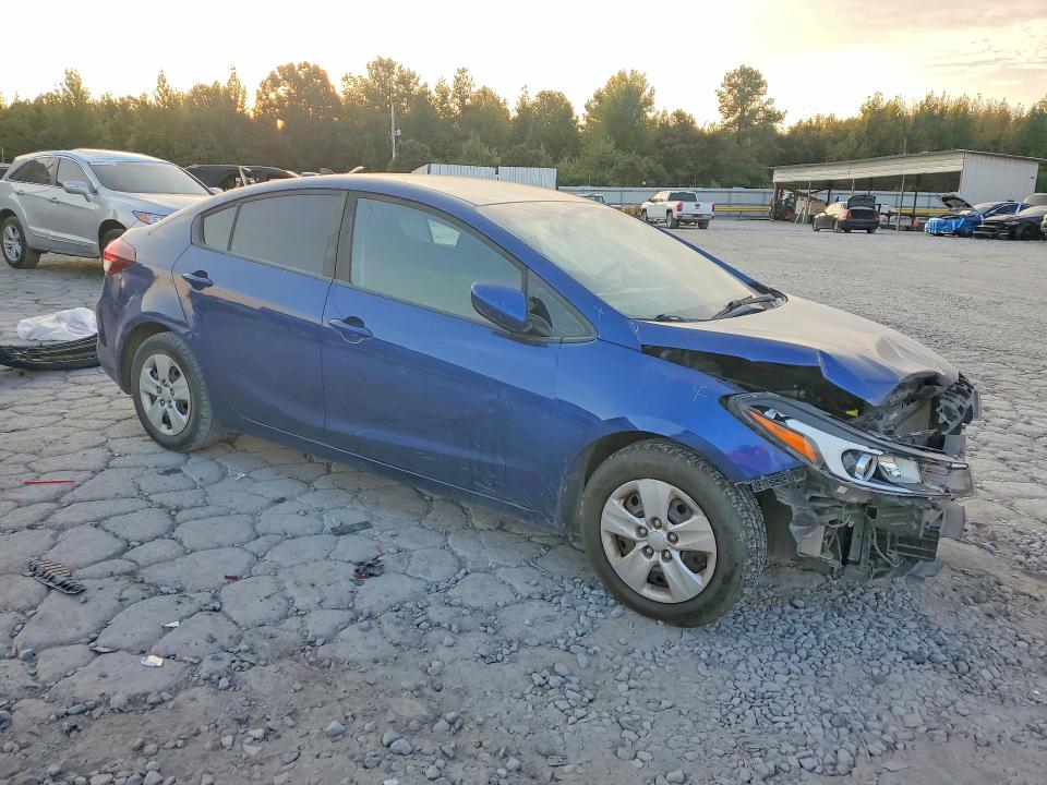 67651336 :رقم المزاد ، 3KPFK4A71JE181867 vin ، 2018 Kia Forte مزاد بيع