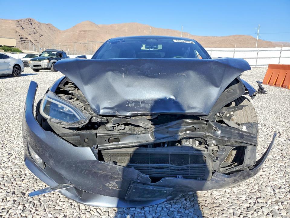 68801036 :رقم المزاد ، 5YJSA1E23JF276116 vin ، 2018 Tesla Model S مزاد بيع