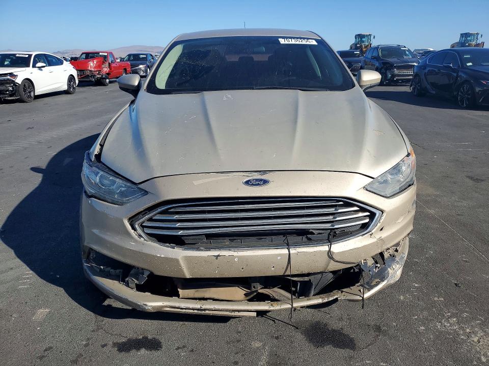 70736256 :رقم المزاد ، 3FA6P0LU2HR386250 vin ، 2017 Ford Fusion مزاد بيع