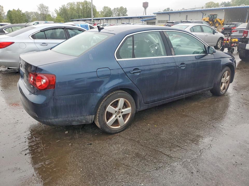 68580196 :رقم المزاد ، 3VWRZ71K08M103740 vin ، 2008 Volkswagen Jetta مزاد بيع