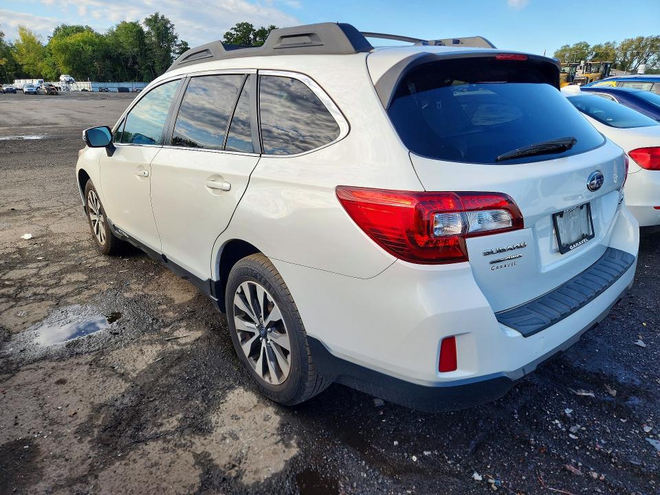 68697886 :رقم المزاد ، 4S4BSANC0F3311300 vin ، 2015 Subaru Outback مزاد بيع