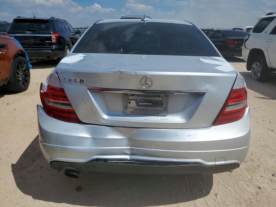2012 Mercedes-benz C მანქანა იყიდება აუქციონზე, vin: WDDGF4HB1CA624842, აუქციონის ნომერი: 70025476