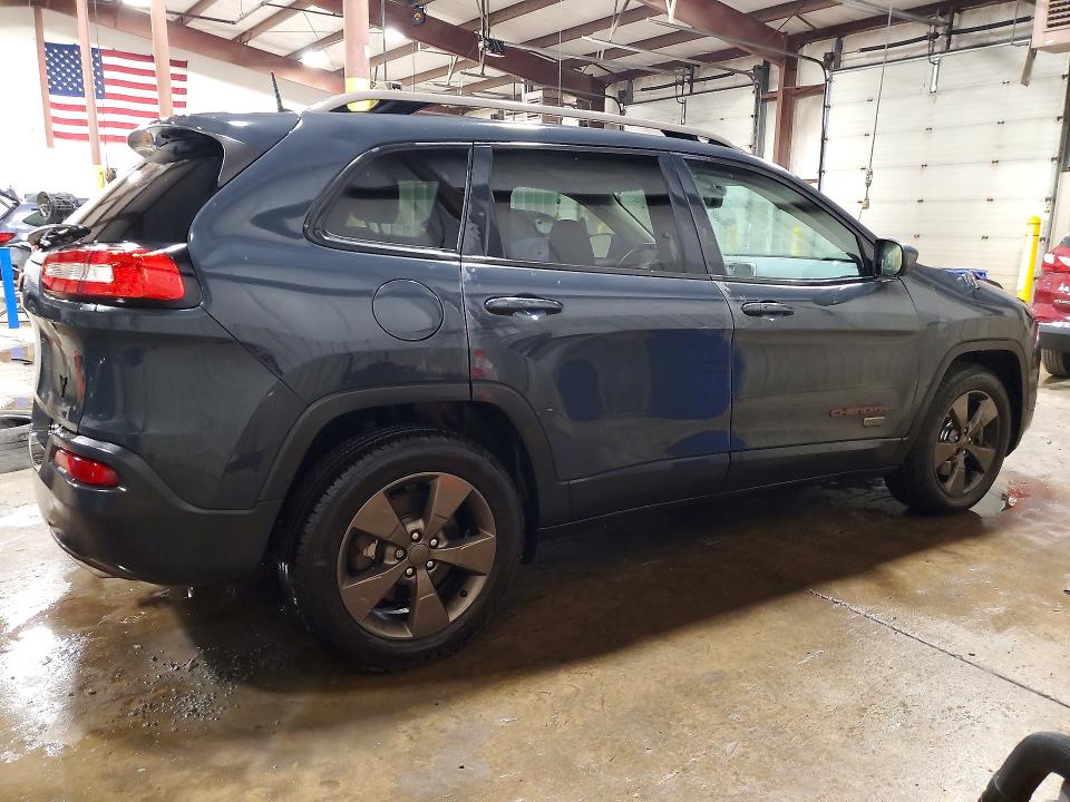 70049066 :رقم المزاد ، 1C4PJMCS2HW503540 vin ، 2017 Jeep Cherokee مزاد بيع