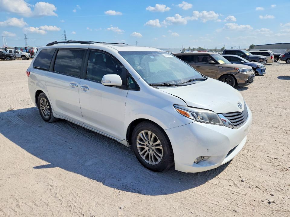 Продажа на аукционе авто 2015 Toyota Sienna, vin: 5TDYK3DC4FS644688, номер лота: 70970166