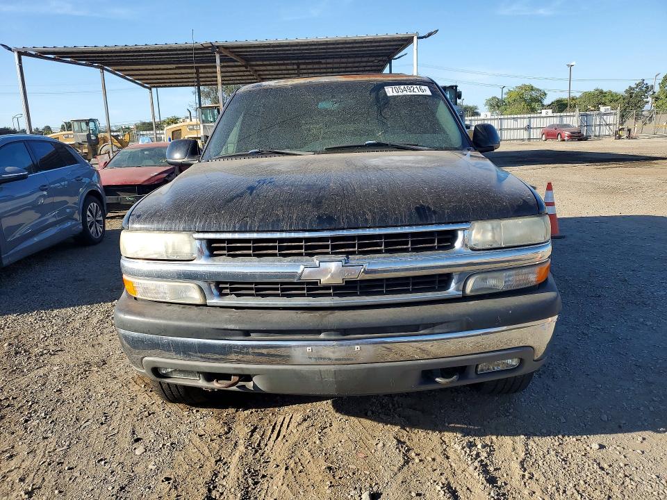 70549216 :رقم المزاد ، 3GNFK16T31G177710 vin ، 2001 Chevrolet Suburban مزاد بيع