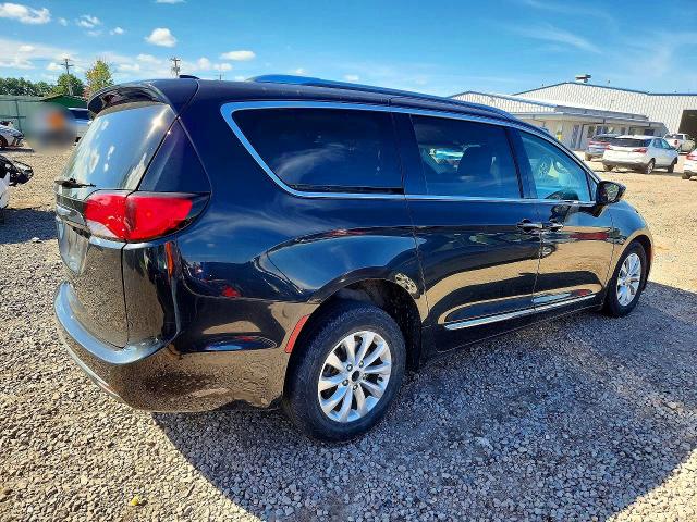 68569126 :رقم المزاد ، 2C4RC1BG5JR152152 vin ، 2018 Chrysler Pacifica مزاد بيع
