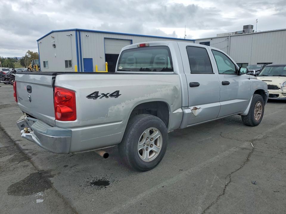 63823836 :رقم المزاد ، 1D7HW48K75S225337 vin ، 2005 Dodge Dakota مزاد بيع