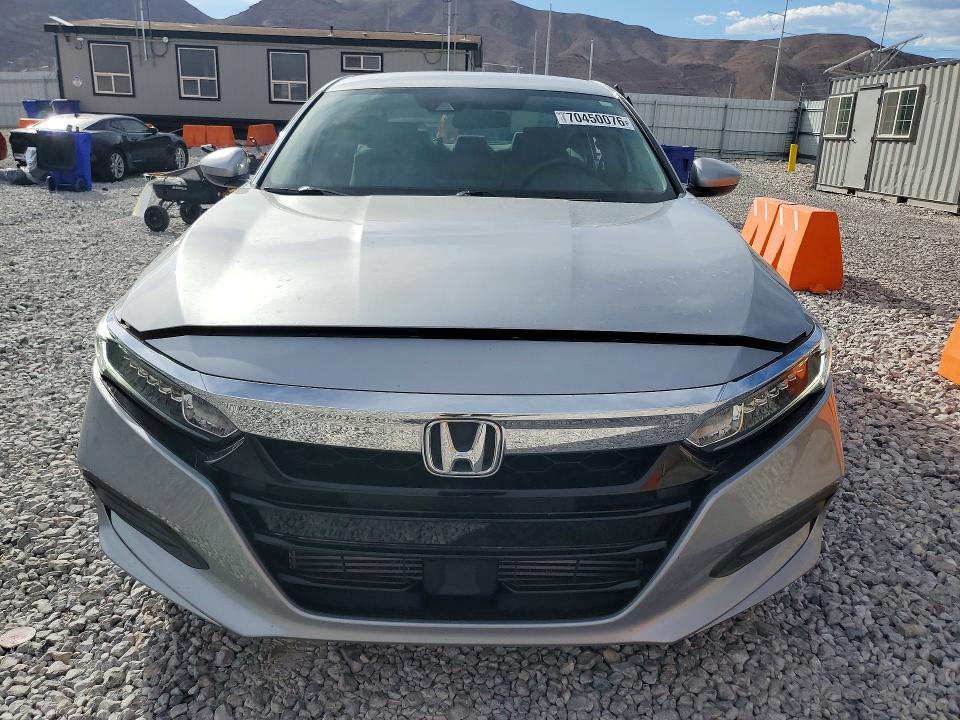 2018 Honda Accord მანქანა იყიდება აუქციონზე, vin: 1HGCV1F17JA235884, აუქციონის ნომერი: 70450076