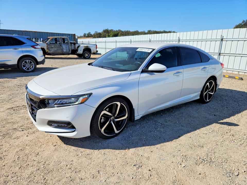 69431276 :رقم المزاد ، 1HGCV1F3XJA226873 vin ، 2018 Honda Accord مزاد بيع