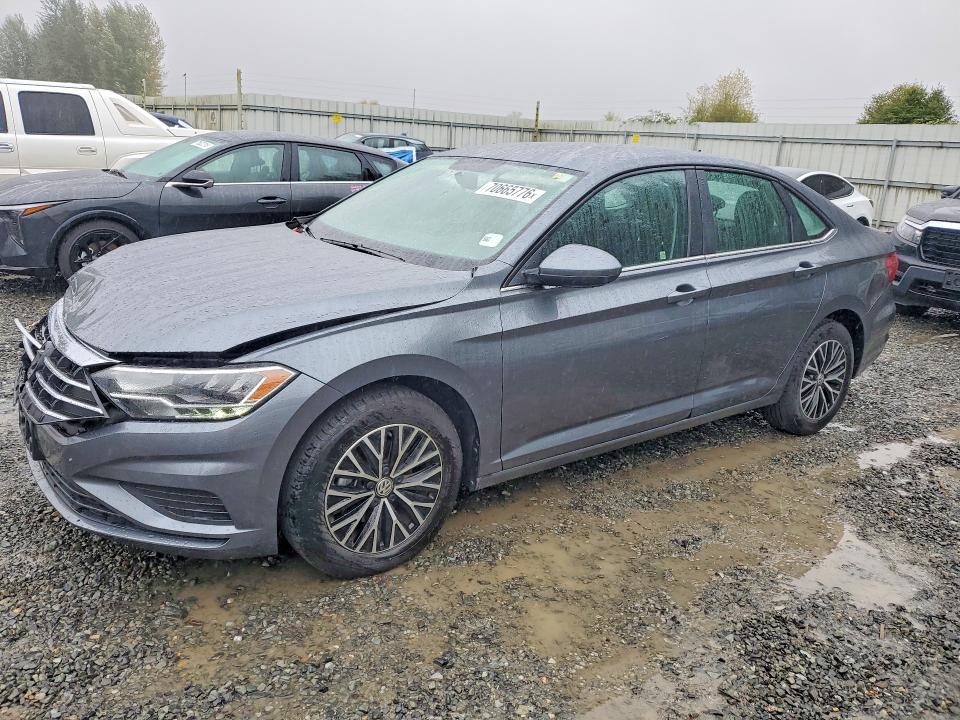 70665776 :رقم المزاد ، 3VWC57BU0MM063834 vin ، 2021 Volkswagen Jetta مزاد بيع