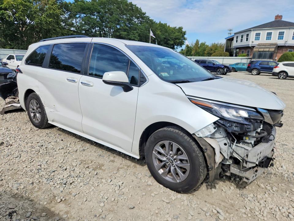69178596 :رقم المزاد ، 5TDJSKFC7NS048529 vin ، 2022 Toyota Sienna مزاد بيع