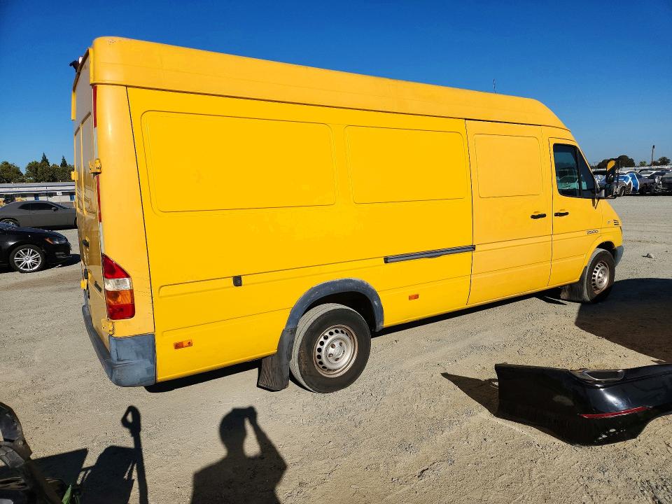 Продаж на аукціоні авто 2003 Sprinter 2500 Sprinter, vin: WD2YD742X35560884        , номер лоту: 68883596