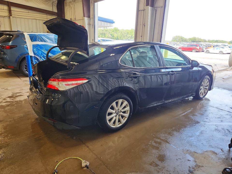 Auction sale of the 2018 Toyota Camry, vin: 4T1B11HK2JU034125, lot number: 68223806