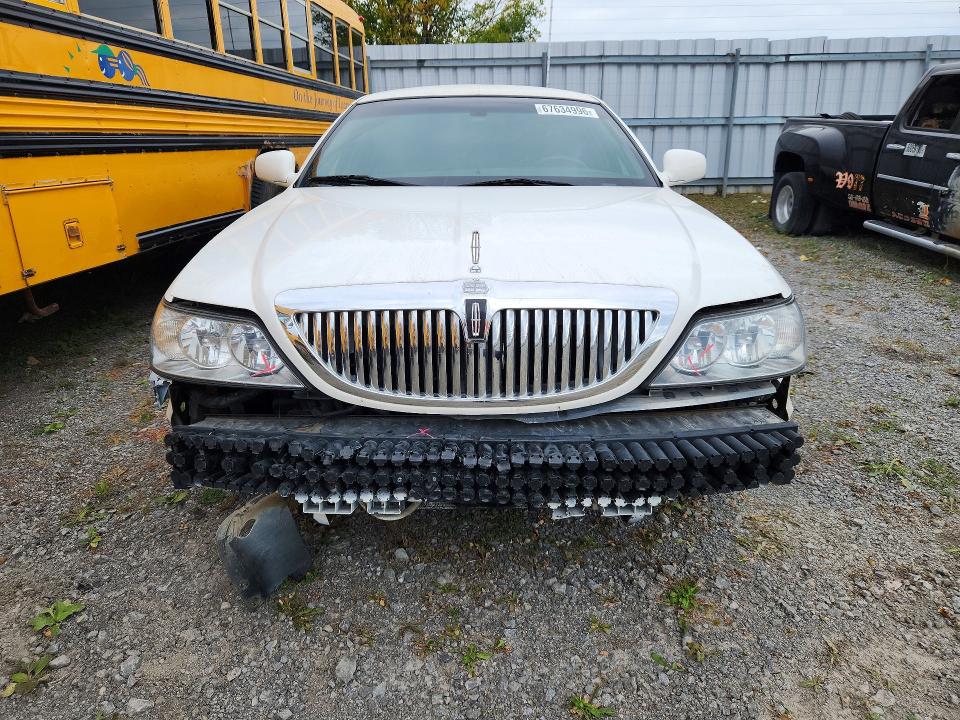 67634996 :رقم المزاد ، 1L1FM88W07Y604257 vin ، 2007 Lincoln Town Car مزاد بيع