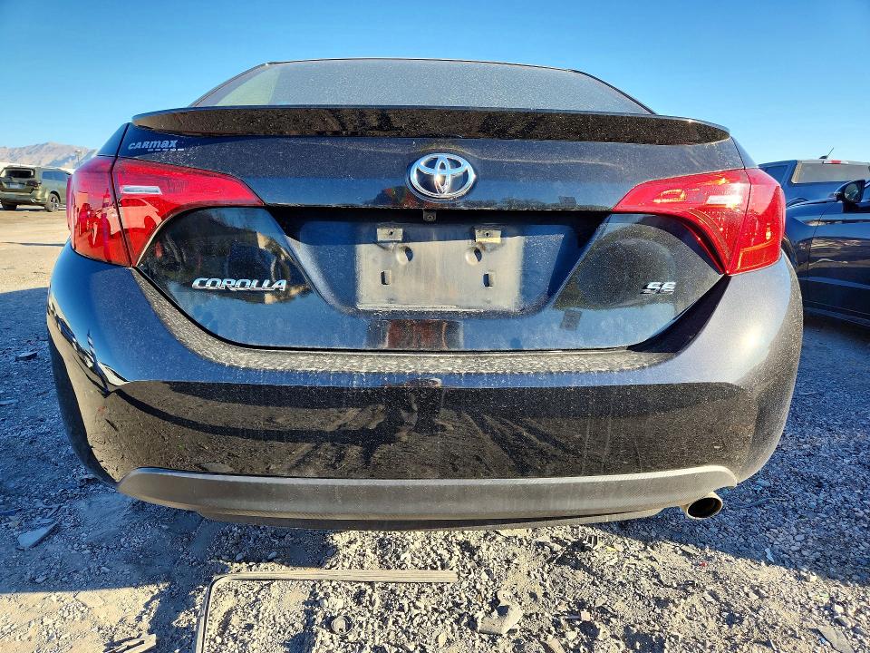 70912806 :رقم المزاد ، 5YFBURHE8HP601790 vin ، 2017 Toyota Corolla مزاد بيع