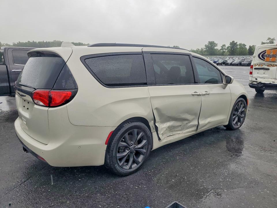 Продажа на аукционе авто 2019 Chrysler Pacifica, vin: 2C4RC1BG4KR657360, номер лота: 67490846