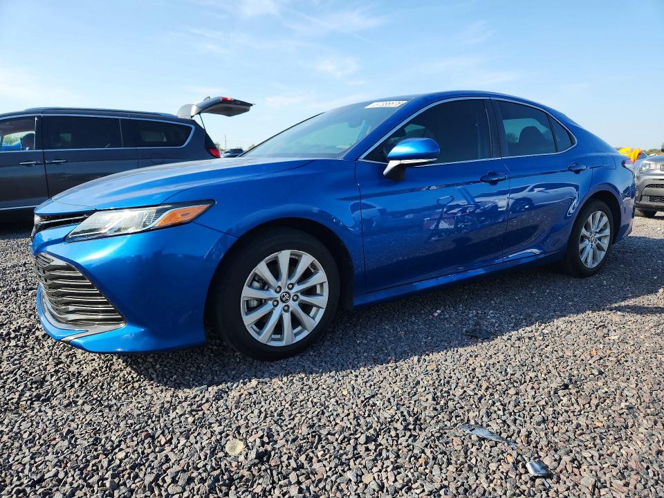 67386676 :رقم المزاد ، 4T1B11HK3KU160964 vin ، 2019 Toyota Camry مزاد بيع