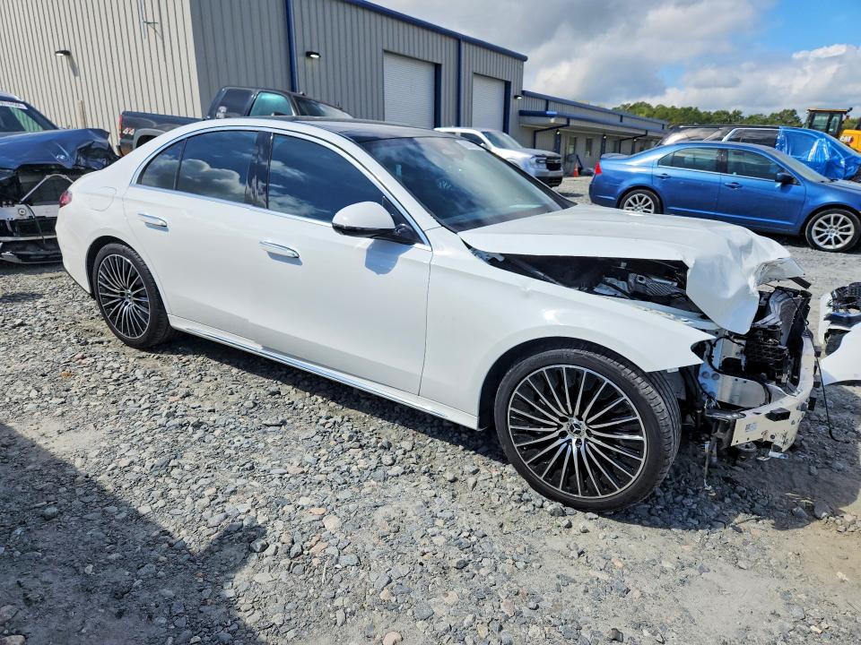 68380526 :رقم المزاد ، W1KLF6BB9RA038093 vin ، 2024 Mercedes-benz E مزاد بيع