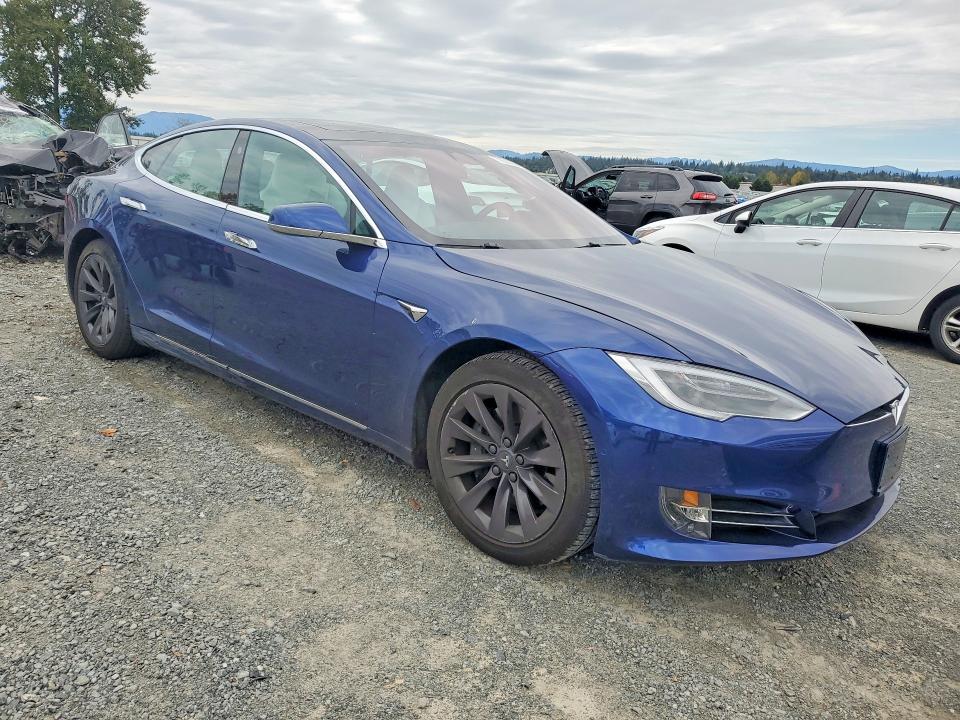 Продажа на аукционе авто 2018 Tesla Model S, vin: 5YJSA1E22JF268699, номер лота: 70630566