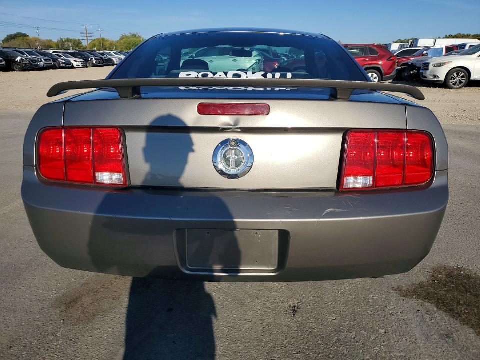 70358106 :رقم المزاد ، 1ZVFT80N655188297 vin ، 2005 Ford Mustang مزاد بيع