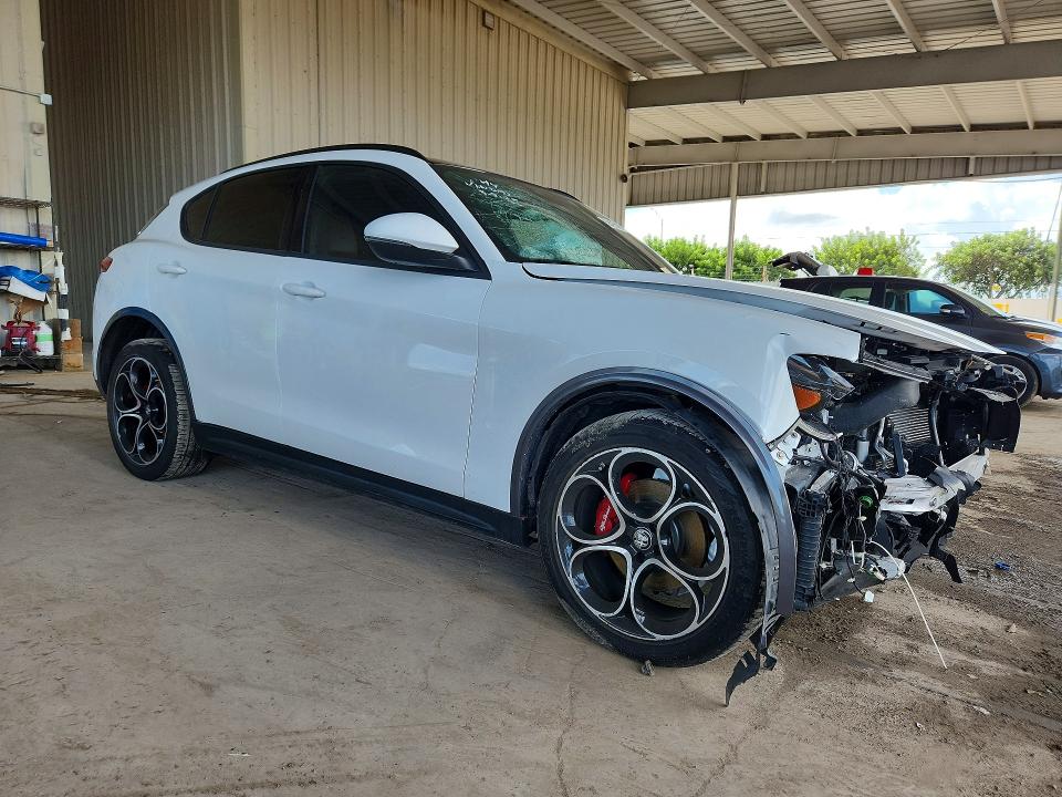 Продажа на аукционе авто 2023 Alfa Romeo Stelvio, vin: ZASPAKBN8P7D50193, номер лота: 69425096