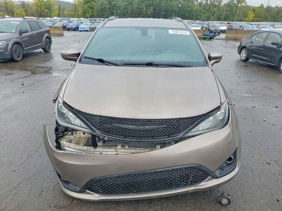 70831916 :رقم المزاد ، 2C4RC1FG3JR237193 vin ، 2018 Chrysler Pacifica مزاد بيع