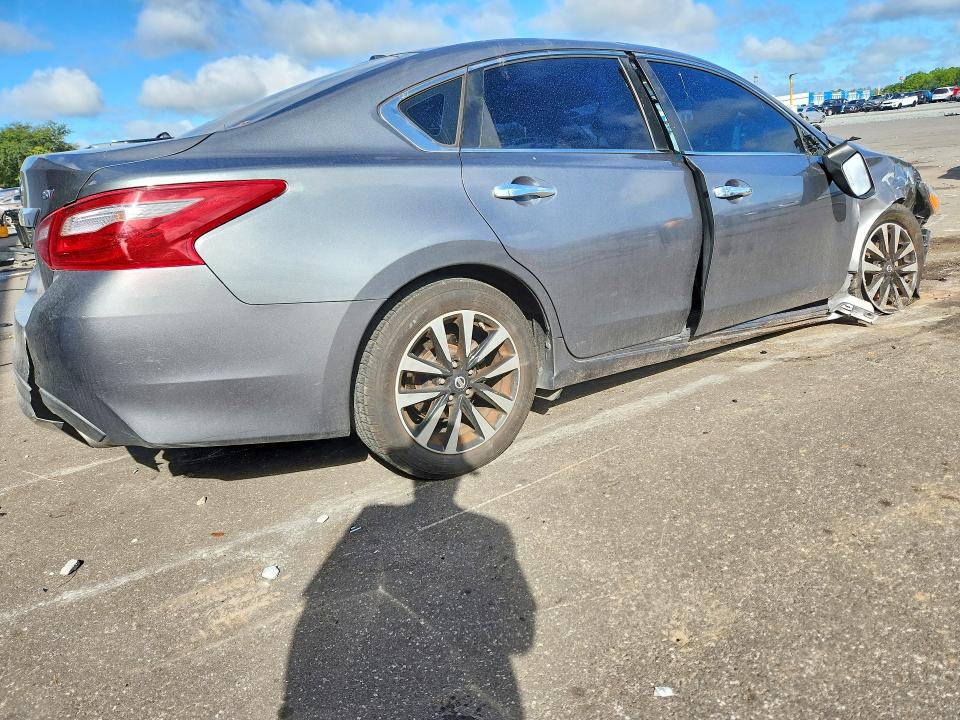 Продаж на аукціоні авто 2018 Nissan Altima, vin: 1N4AL3APXJC236377, номер лоту: 70052246