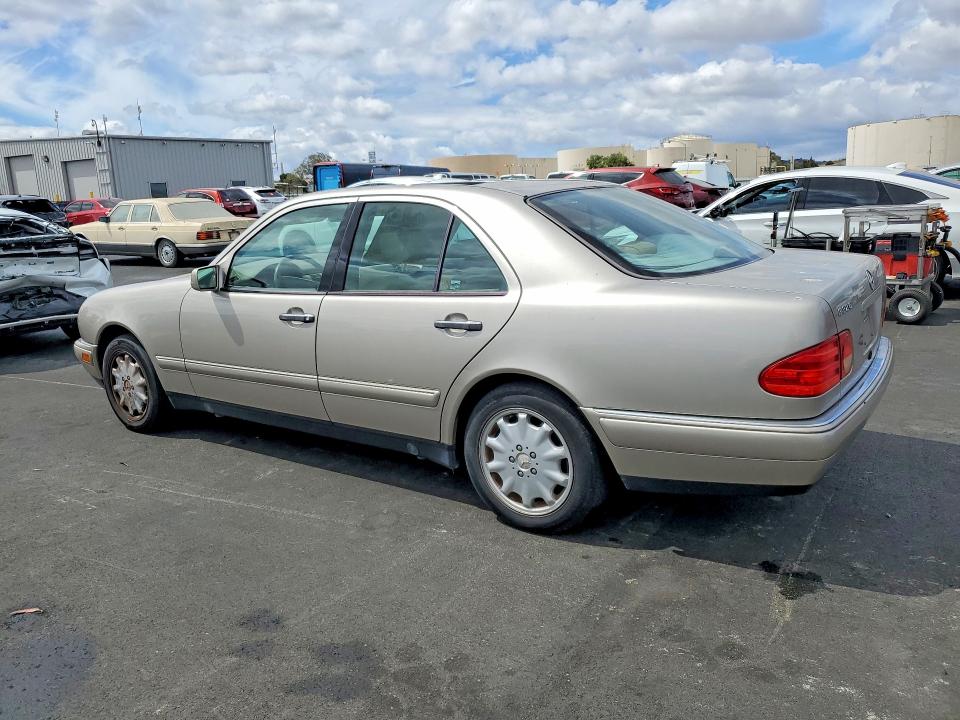 67488146 :رقم المزاد ، WDBJF65F0WA459114 vin ، 1998 Mercedes-benz E مزاد بيع