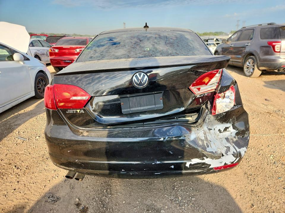 67775816 :رقم المزاد ، 3VWDP7AJ0DM450874 vin ، 2013 Volkswagen Jetta مزاد بيع