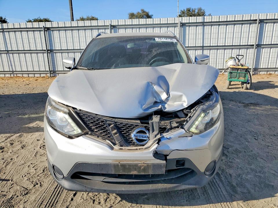 70118736 :رقم المزاد ، JN1BJ1CP1HW023285 vin ، 2017 Nissan Rogue Sport مزاد بيع