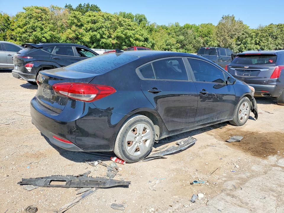 68076436 :رقم المزاد ، 3KPFK4A75JE228334 vin ، 2018 Kia Forte مزاد بيع