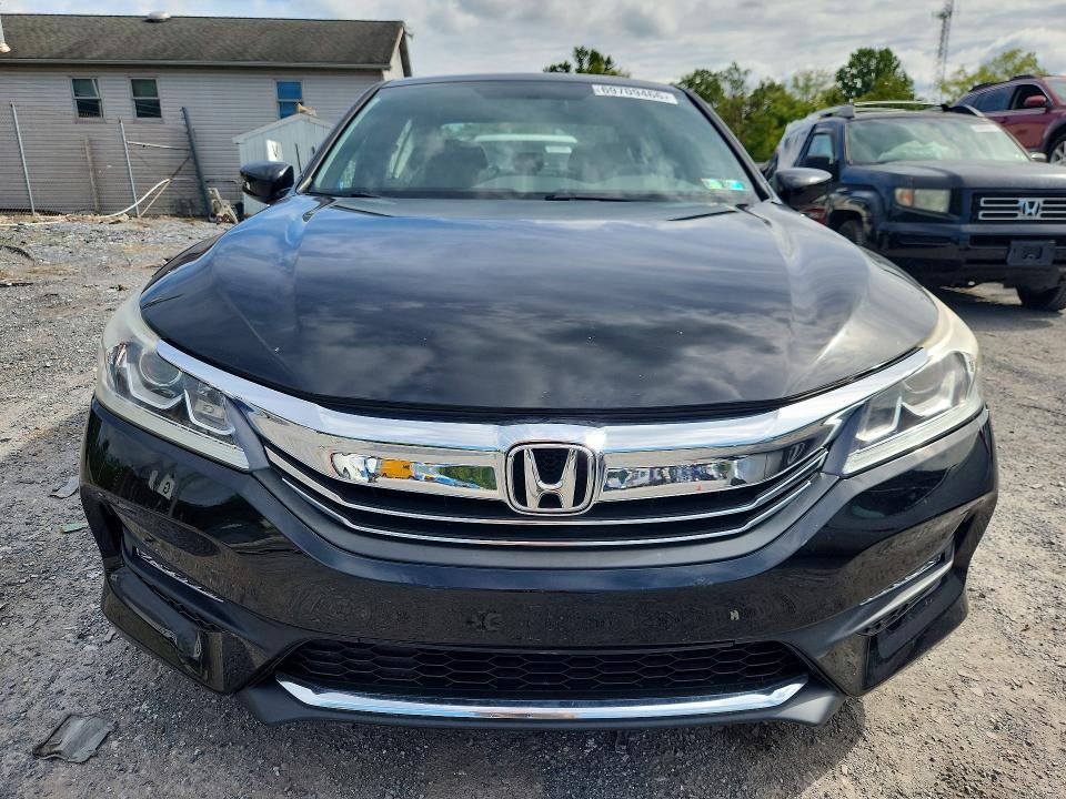 69709466 :رقم المزاد ، 1HGCR2F18HA277386 vin ، 2017 Honda Accord مزاد بيع