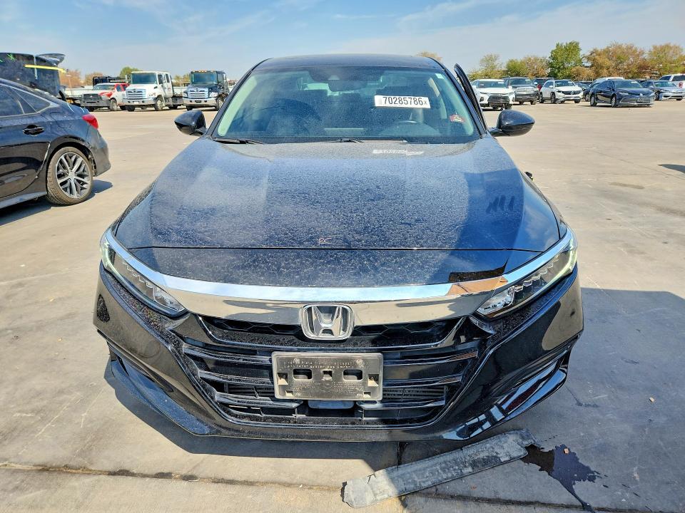 70285786 :رقم المزاد ، 1HGCV1F53LA056022 vin ، 2020 Honda Accord مزاد بيع