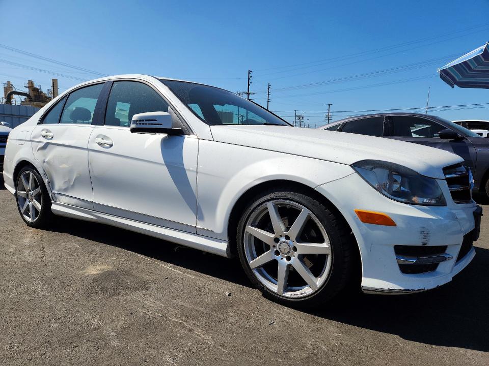 67401286 :رقم المزاد ، WDDGF4HB0EG242799 vin ، 2014 Mercedes-benz C مزاد بيع