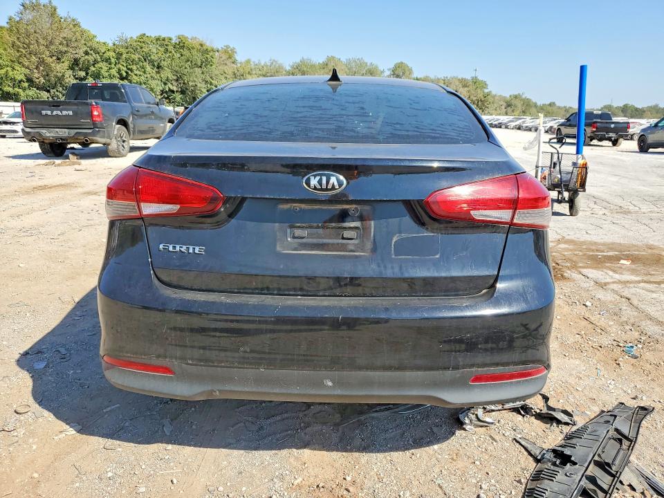 68076436 :رقم المزاد ، 3KPFK4A75JE228334 vin ، 2018 Kia Forte مزاد بيع