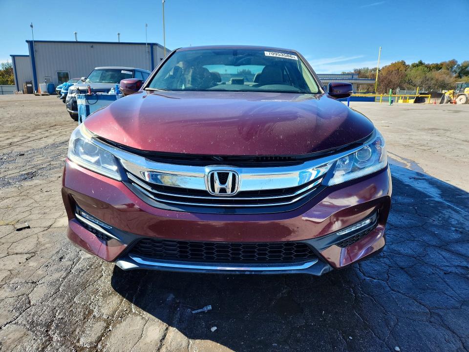 Продажа на аукционе авто 2017 Honda Accord, vin: 1HGCR3F80HA010987, номер лота: 70953586