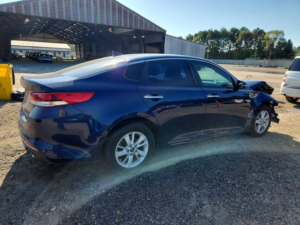 2017 Kia Optima მანქანა იყიდება აუქციონზე, vin: 5XXGT4L3XHG168077, აუქციონის ნომერი: 68625446
