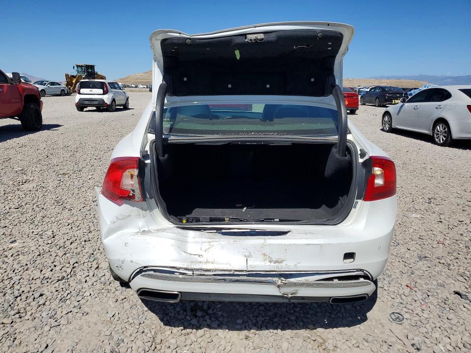 2017 Volvo S60 მანქანა იყიდება აუქციონზე, vin: LYV402TK9HB129878, აუქციონის ნომერი: 67741546