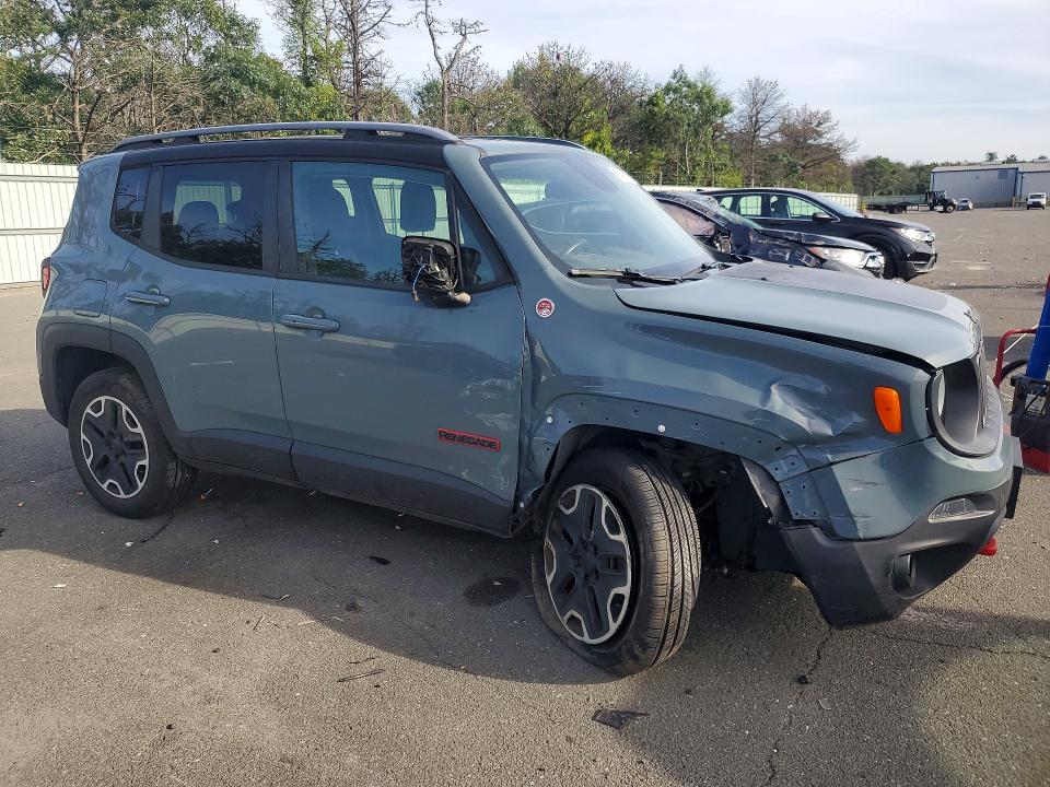 68445916 :رقم المزاد ، ZACCJBCT4FPB82140 vin ، 2015 Jeep Renegade مزاد بيع