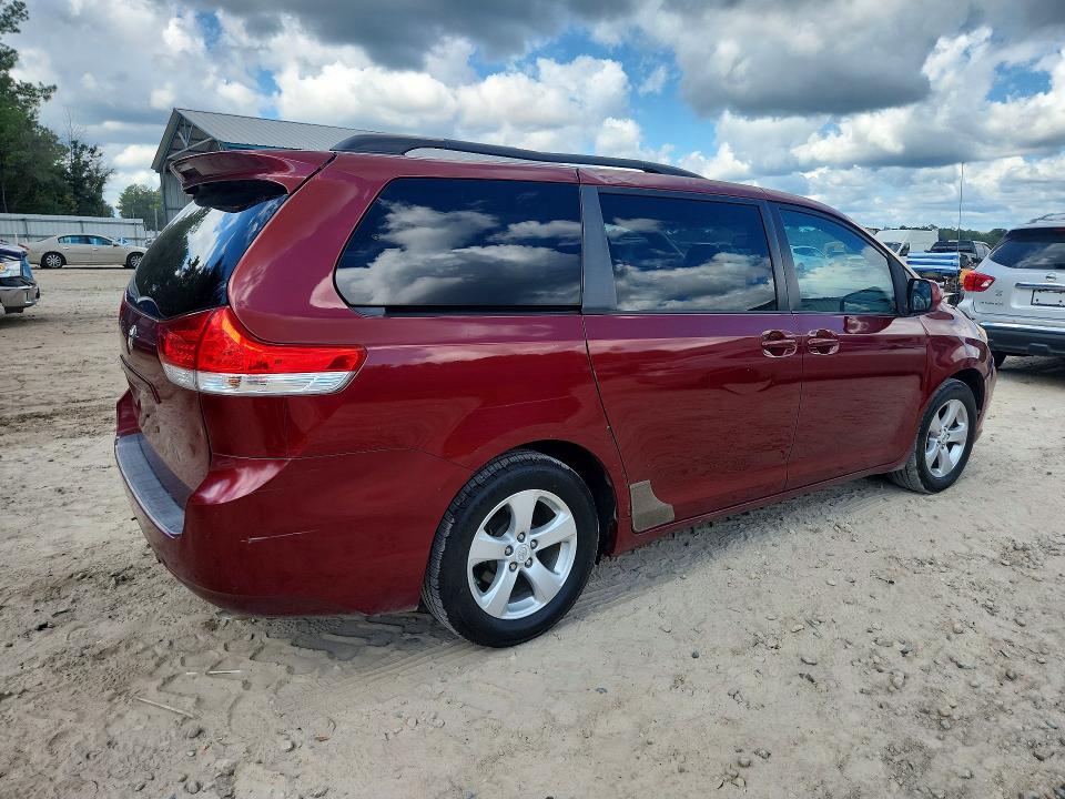 2011 Toyota Sienna მანქანა იყიდება აუქციონზე, vin: 5TDKK3DC8BS029366, აუქციონის ნომერი: 69848506