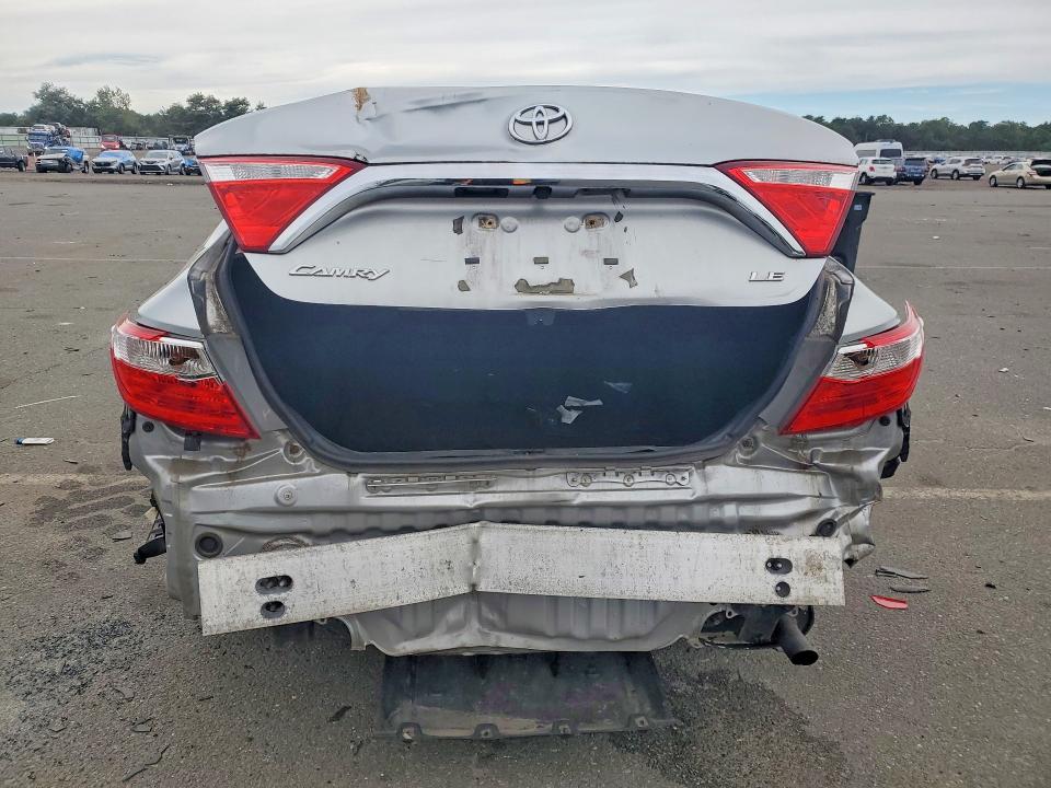 70100066 :رقم المزاد ، 4T1BF1FKXFU035678 vin ، 2015 Toyota Camry مزاد بيع