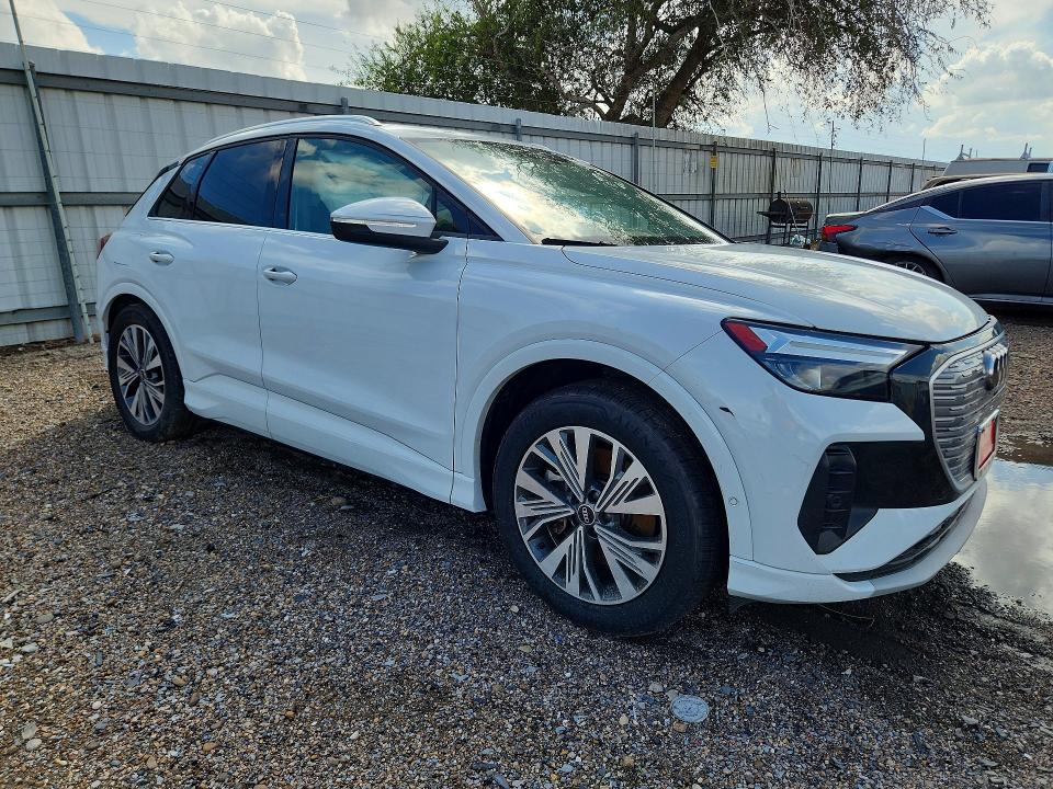 69688506 :رقم المزاد ، WA1BCBFZ4PP026758 vin ، 2023 Audi Q4 E-tron مزاد بيع