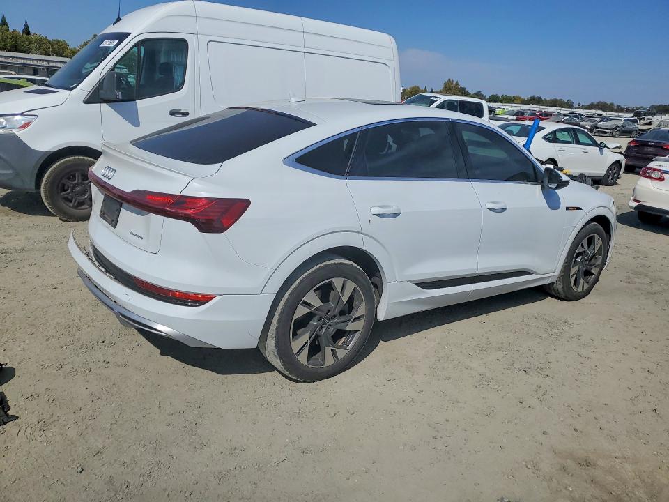 Продажа на аукционе авто 2021 Audi E-tron, vin: WA11AAGE1MB007097, номер лота: 69883926