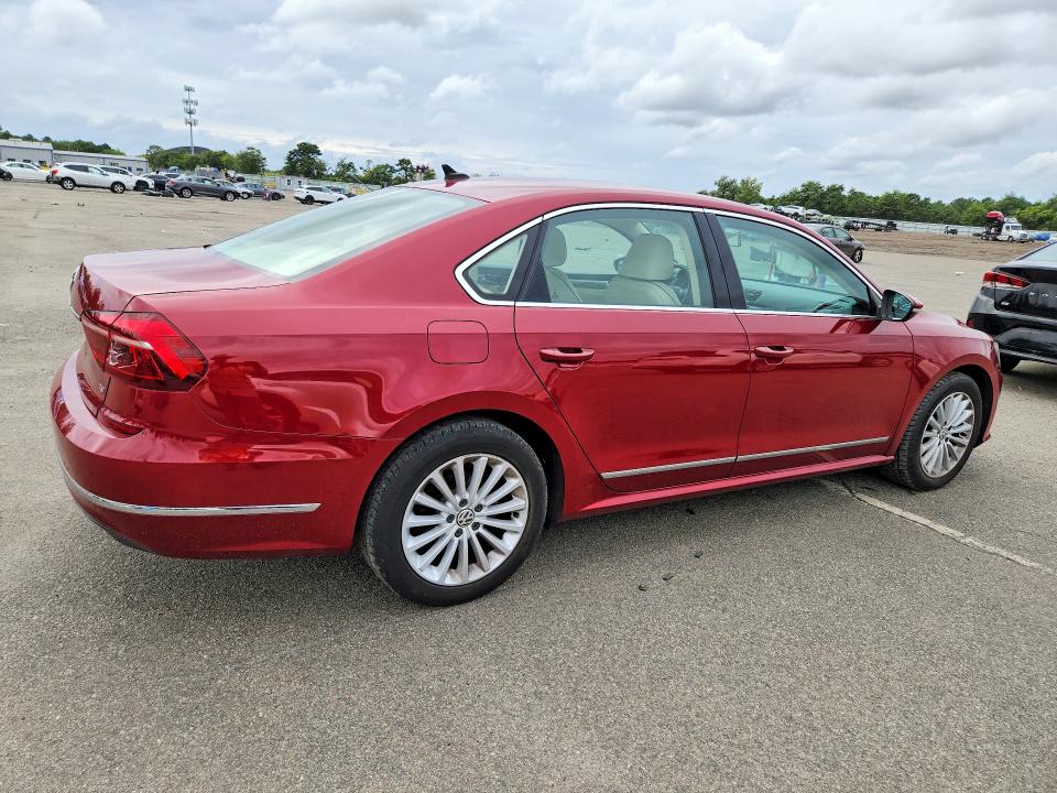 68282286 :رقم المزاد ، 1VWBT7A37HC055795 vin ، 2017 Volkswagen Passat مزاد بيع
