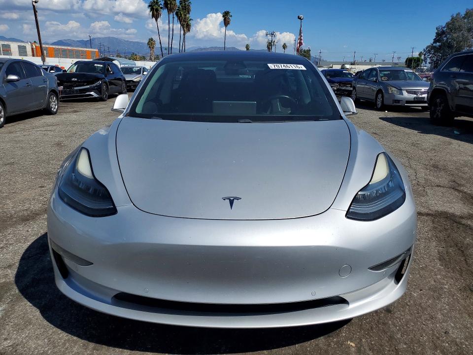 2018 Tesla Model 3 მანქანა იყიდება აუქციონზე, vin: 5YJ3E1EAXJF011001, აუქციონის ნომერი: 70746116